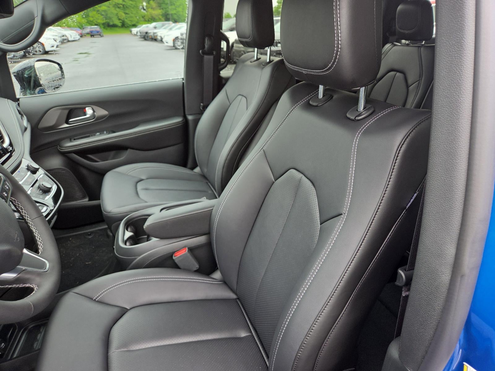 2027 Chrysler Pacifica Select FWD