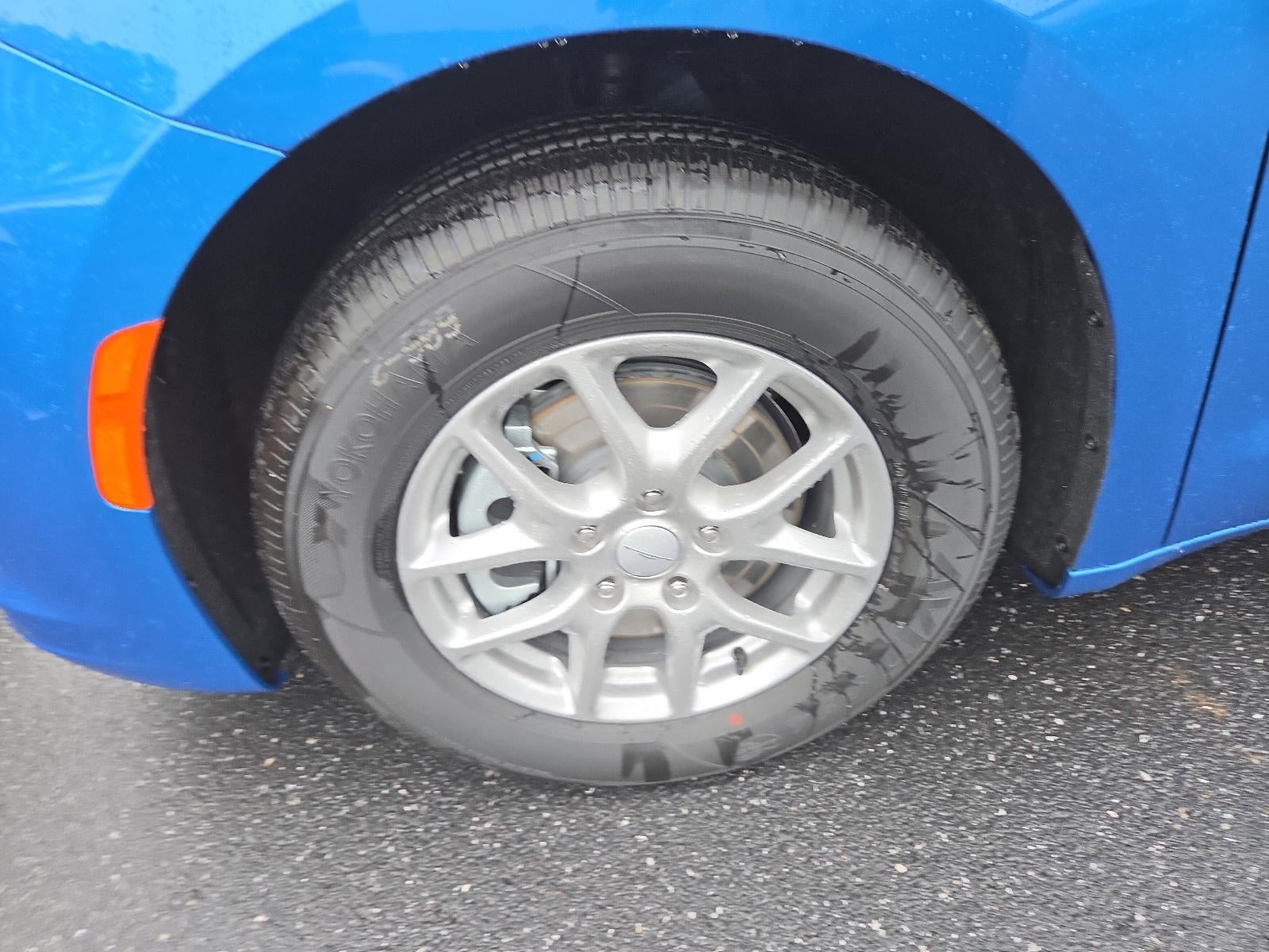 2027 Chrysler Pacifica Select FWD
