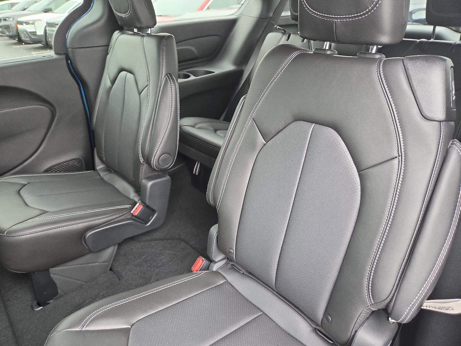 2027 Chrysler Pacifica Select FWD