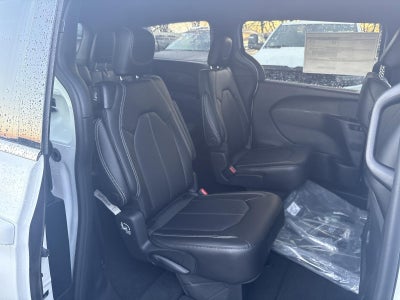 2026 Chrysler Pacifica Select FWD