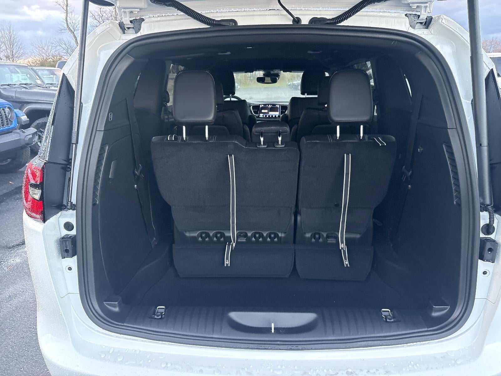 2026 Chrysler Pacifica Select FWD