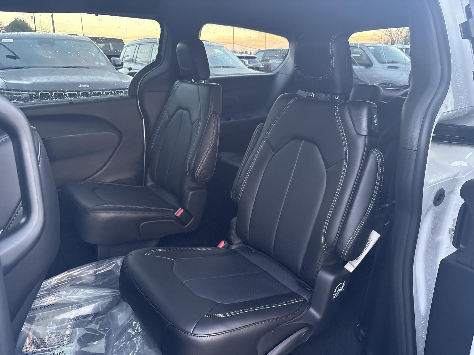 2026 Chrysler Pacifica Select FWD