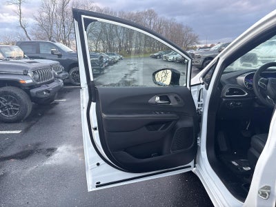 2026 Chrysler Pacifica Select FWD