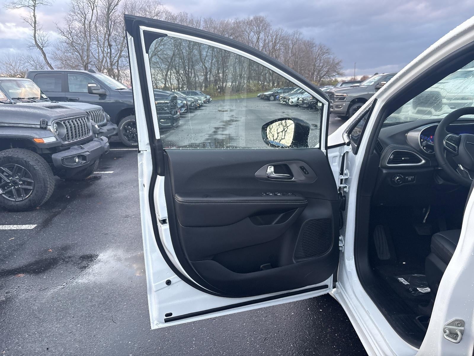 2026 Chrysler Pacifica Select FWD