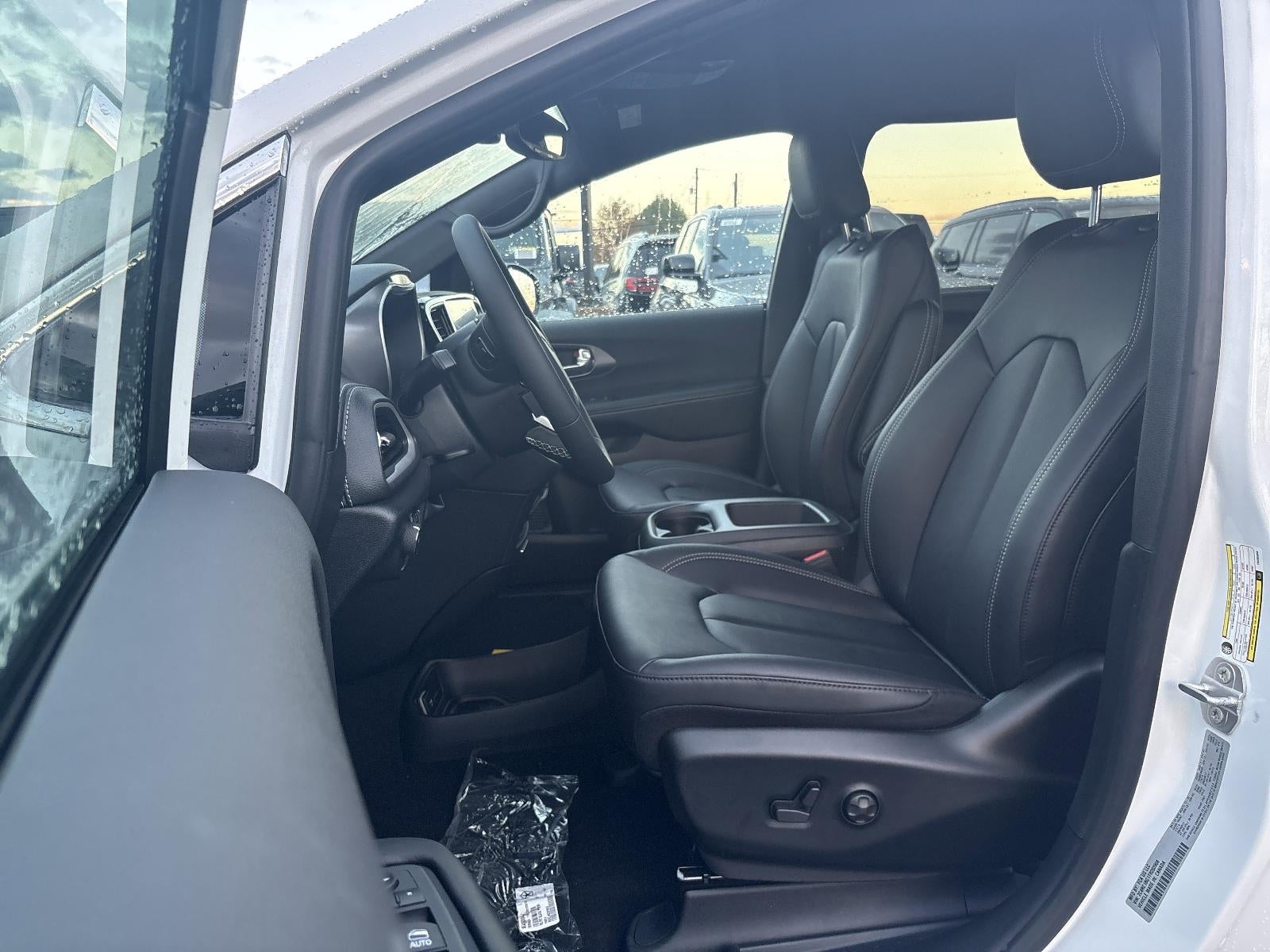 2026 Chrysler Pacifica Select FWD