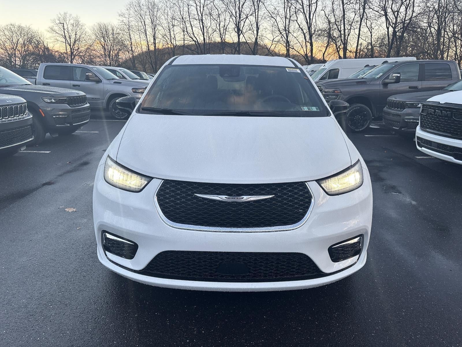 2026 Chrysler Pacifica Select FWD