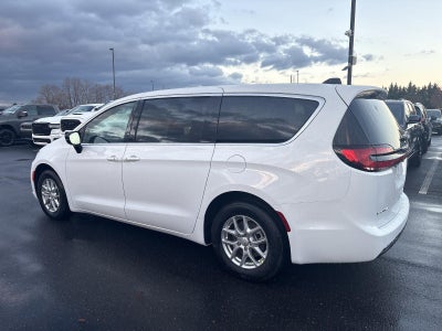 2026 Chrysler Pacifica Select FWD