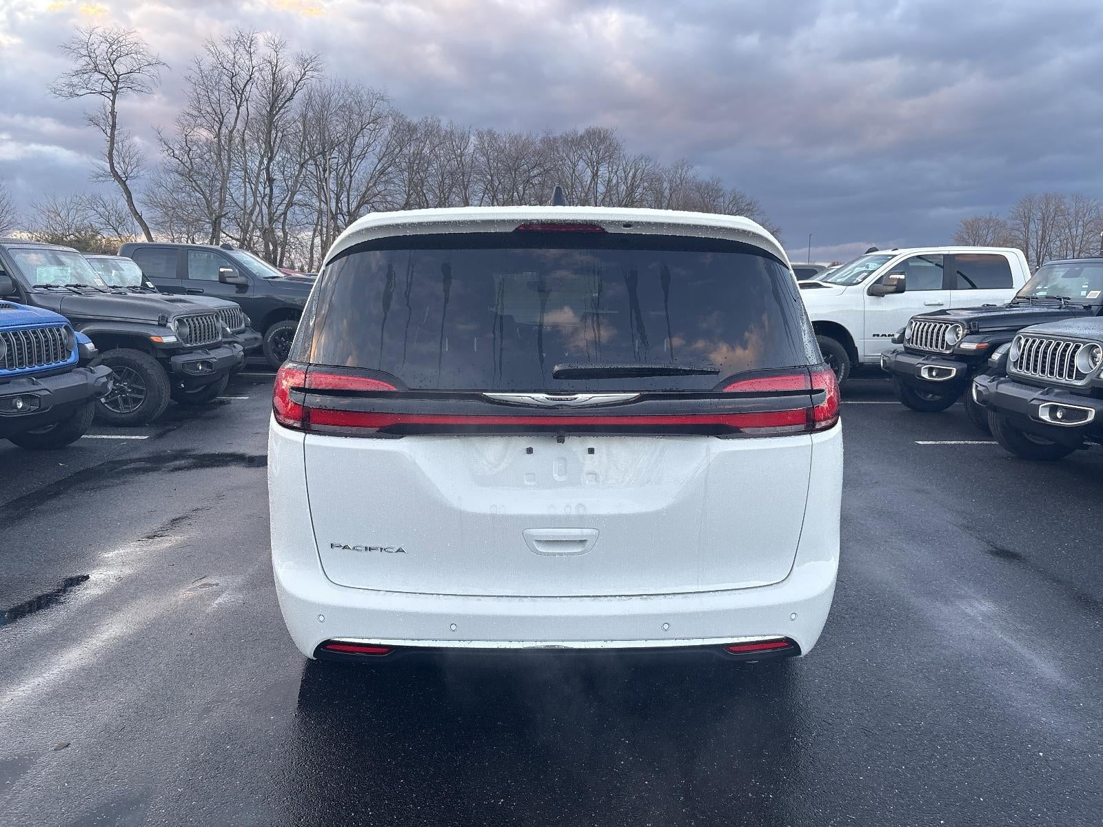 2026 Chrysler Pacifica Select FWD