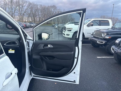 2026 Chrysler Pacifica Select FWD