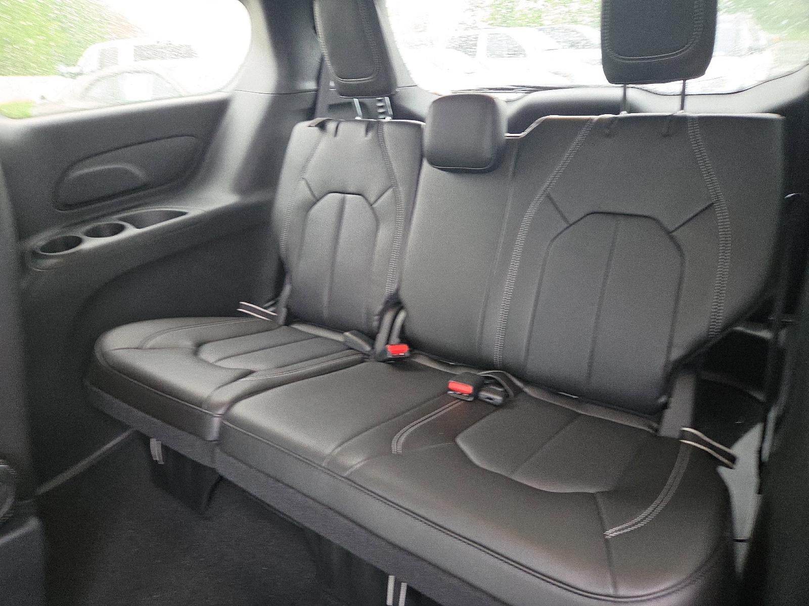 2027 Chrysler Pacifica Select FWD