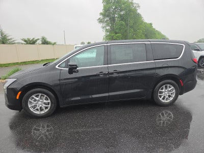 2027 Chrysler Pacifica Select FWD