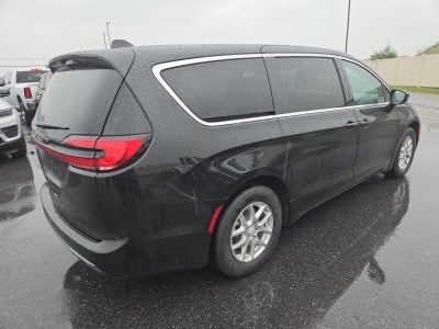 2027 Chrysler Pacifica Select FWD