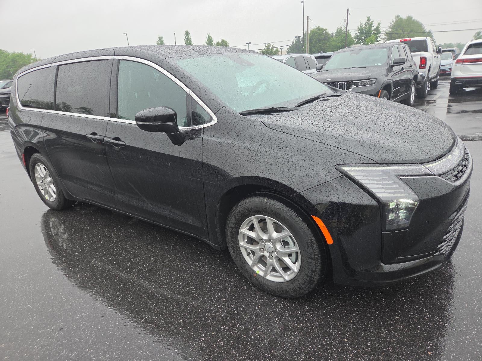 2027 Chrysler Pacifica Select FWD