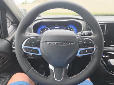 2027 Chrysler Pacifica Select FWD