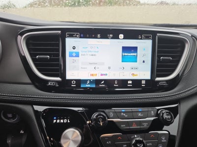 2027 Chrysler Pacifica Select FWD