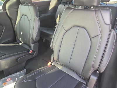 2027 Chrysler Pacifica Select FWD