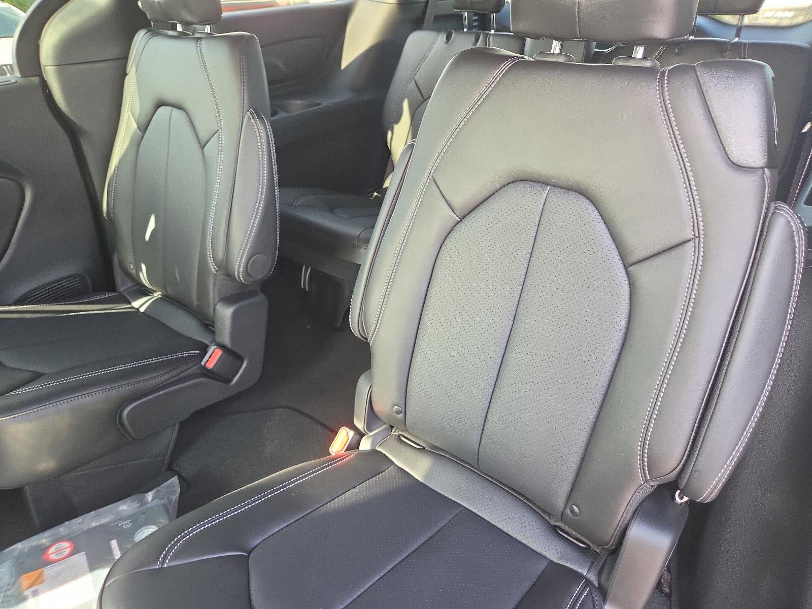 2027 Chrysler Pacifica Select FWD