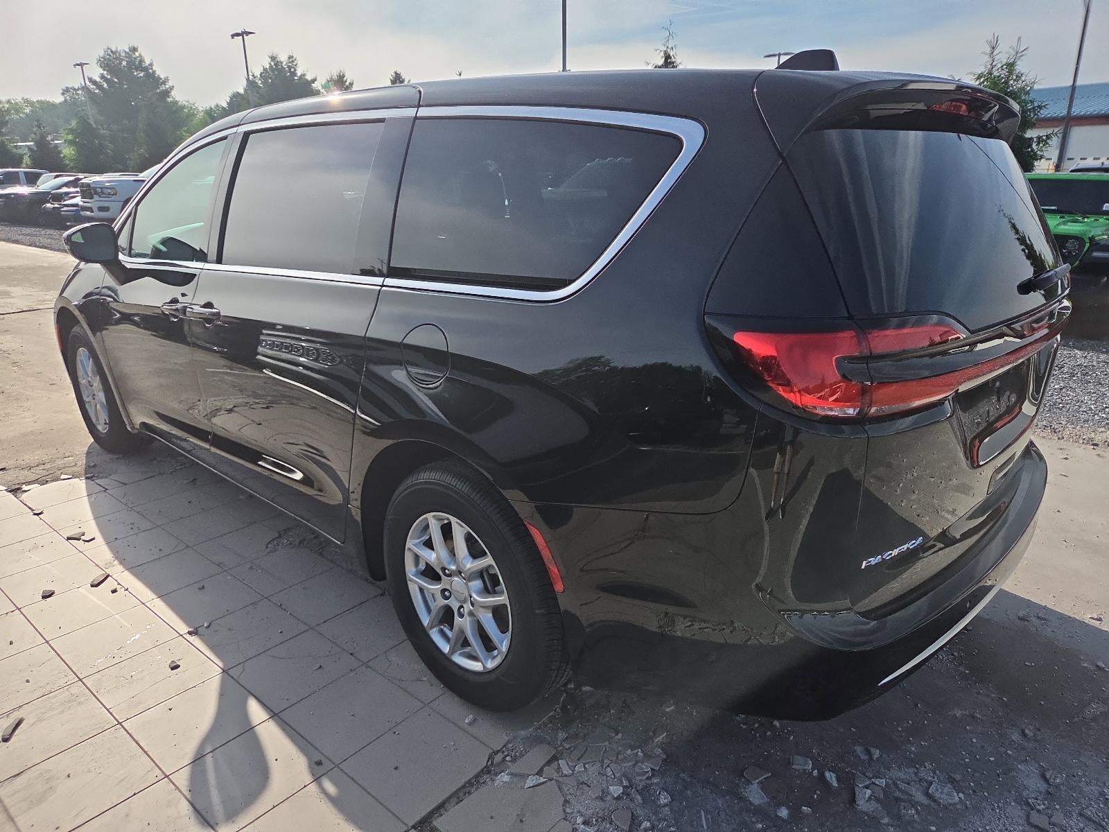 2027 Chrysler Pacifica Select FWD