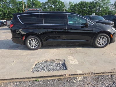 2027 Chrysler Pacifica Select FWD