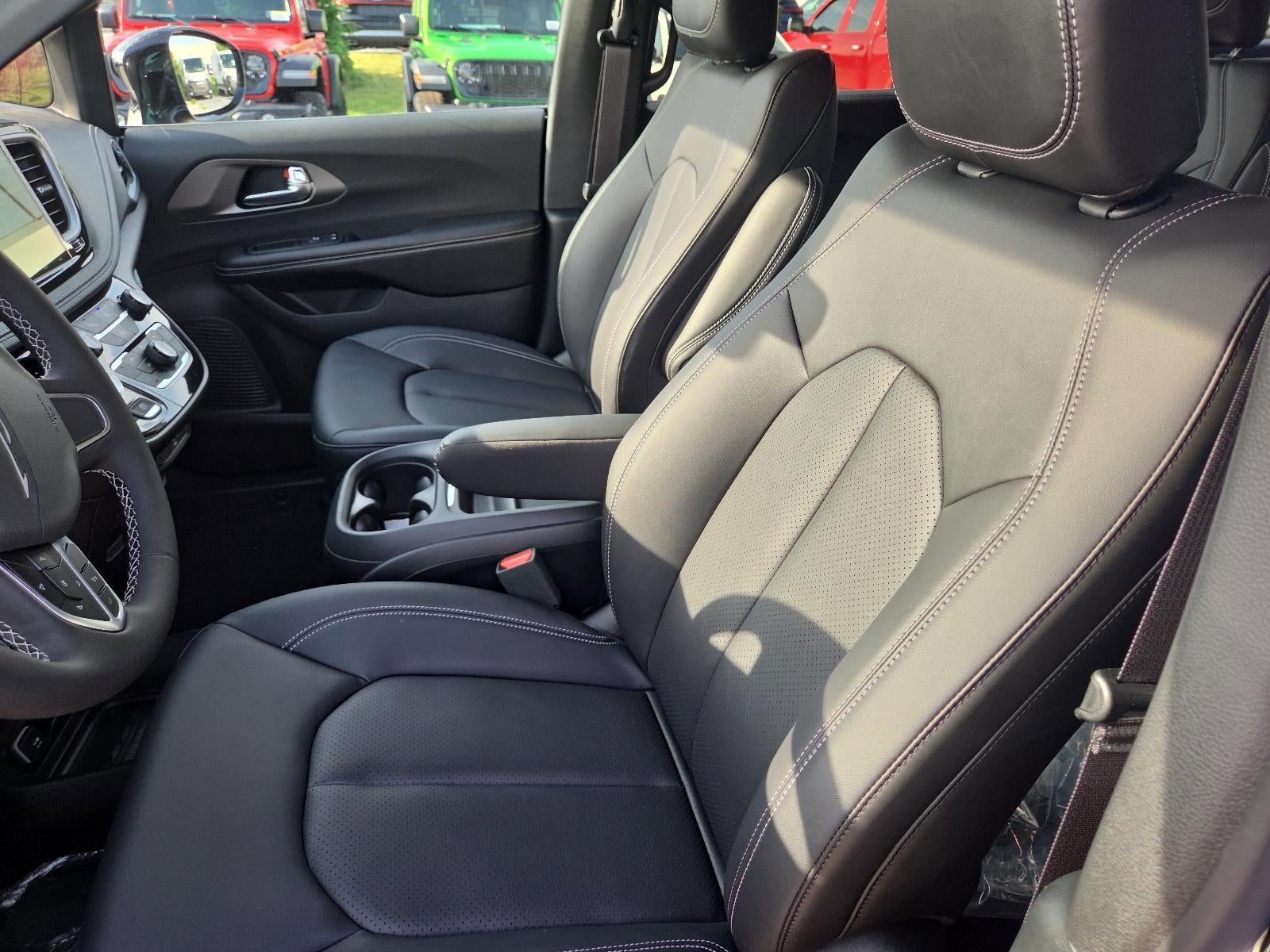 2027 Chrysler Pacifica Select FWD