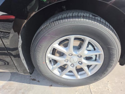2027 Chrysler Pacifica Select FWD