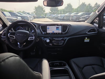 2027 Chrysler Pacifica Select FWD