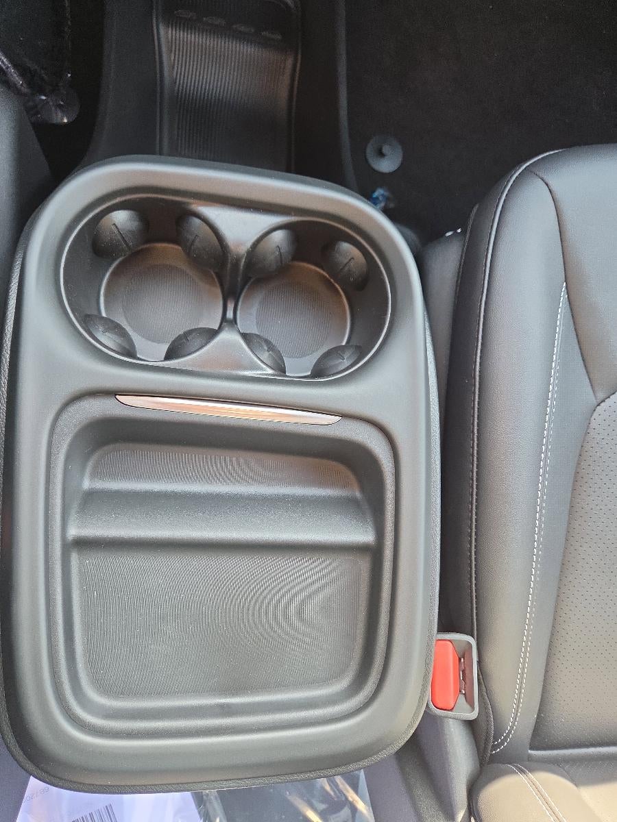 2027 Chrysler Pacifica Select FWD
