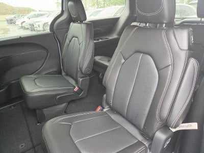 2027 Chrysler Pacifica Select FWD
