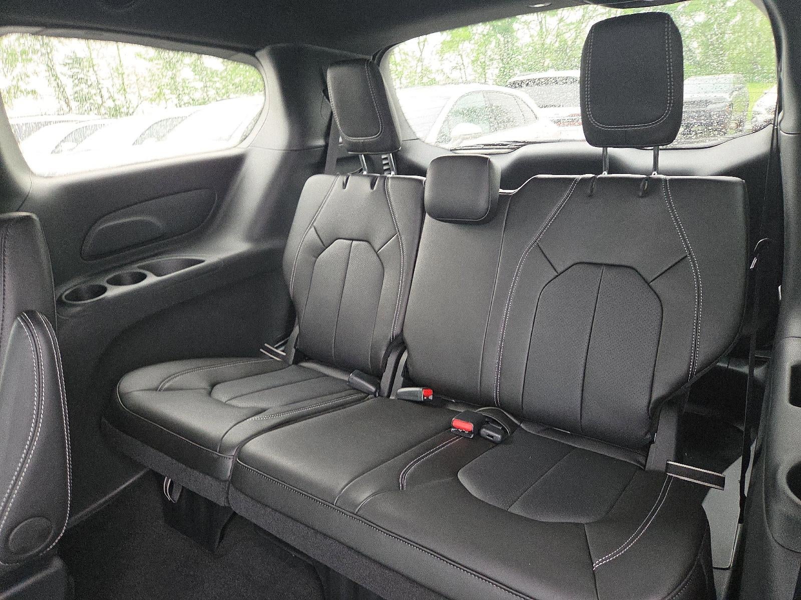 2027 Chrysler Pacifica Select FWD