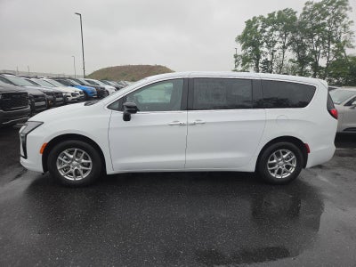 2027 Chrysler Pacifica Select FWD