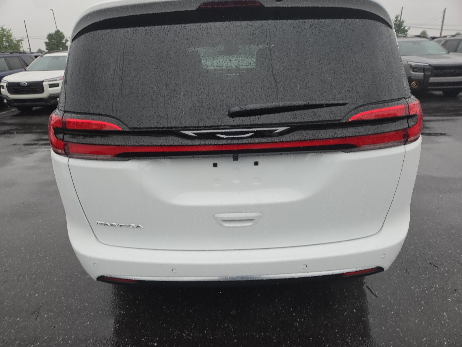 2027 Chrysler Pacifica Select FWD