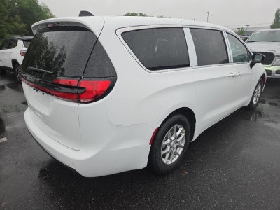 2027 Chrysler Pacifica Select FWD