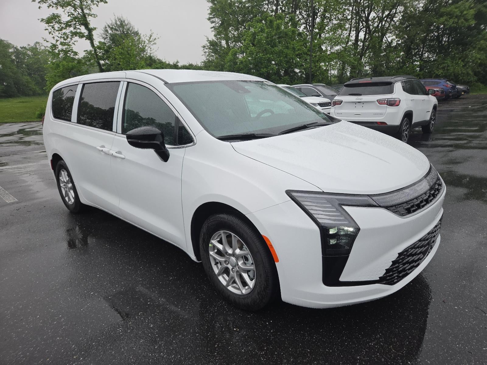 2027 Chrysler Pacifica Select FWD