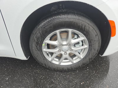 2027 Chrysler Pacifica Select FWD