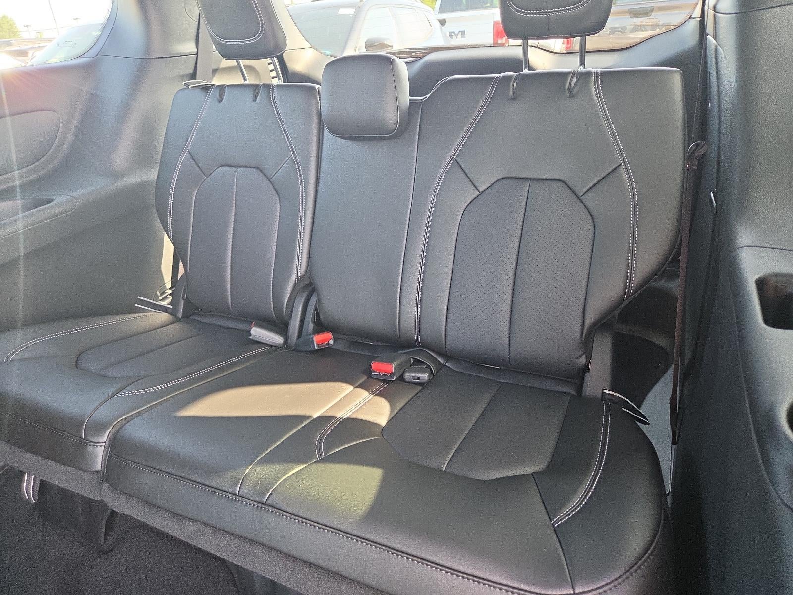 2027 Chrysler Pacifica Select FWD