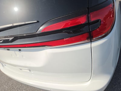 2027 Chrysler Pacifica Select FWD
