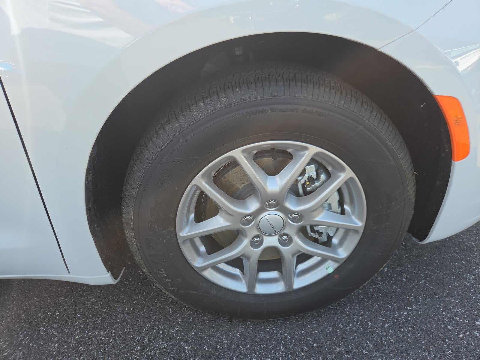 2027 Chrysler Pacifica Select FWD