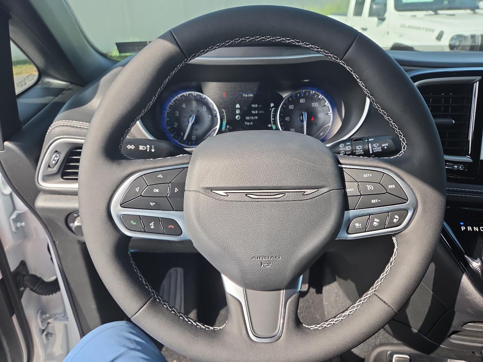 2027 Chrysler Pacifica Select FWD