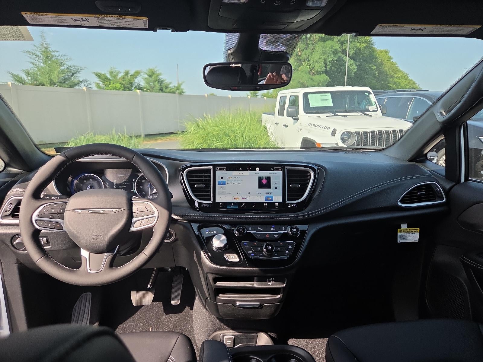 2027 Chrysler Pacifica Select FWD