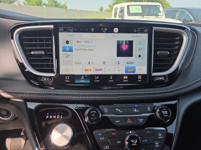 2027 Chrysler Pacifica Select FWD