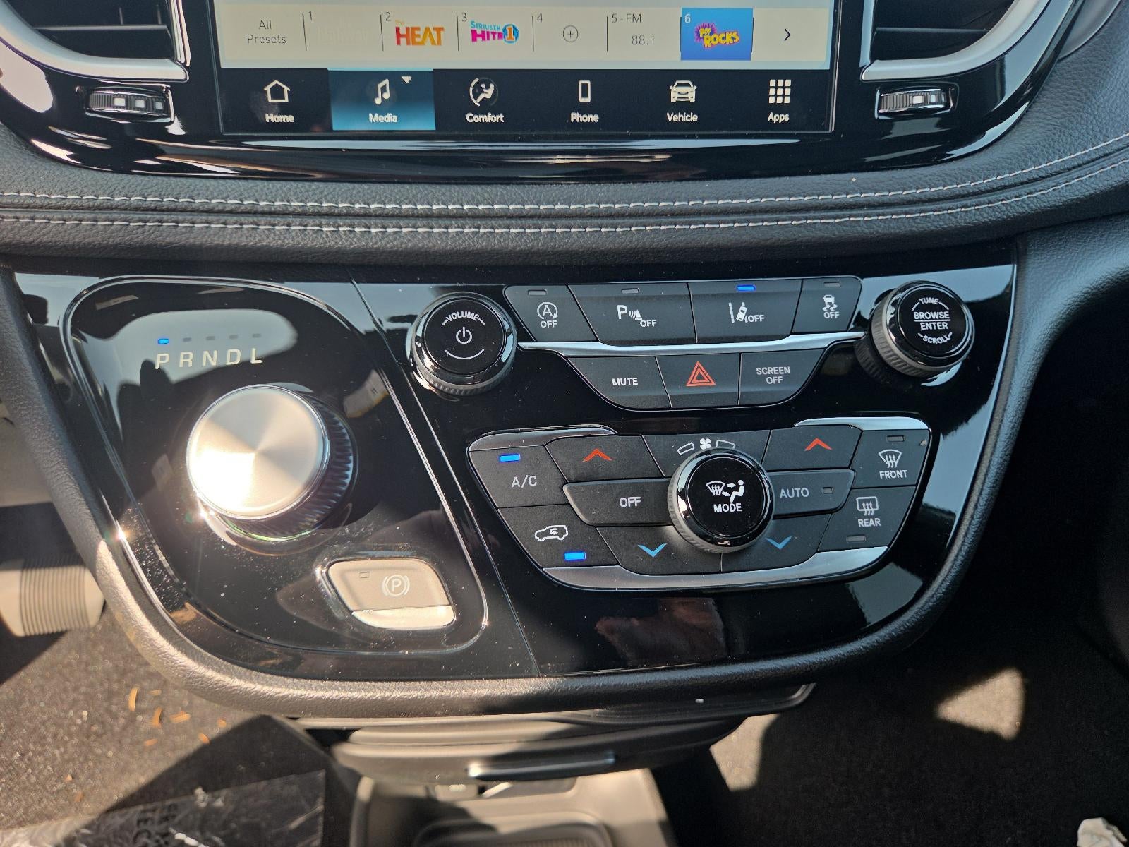 2027 Chrysler Pacifica Select FWD