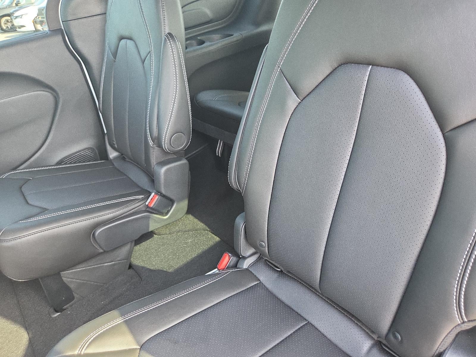 2027 Chrysler Pacifica Select FWD