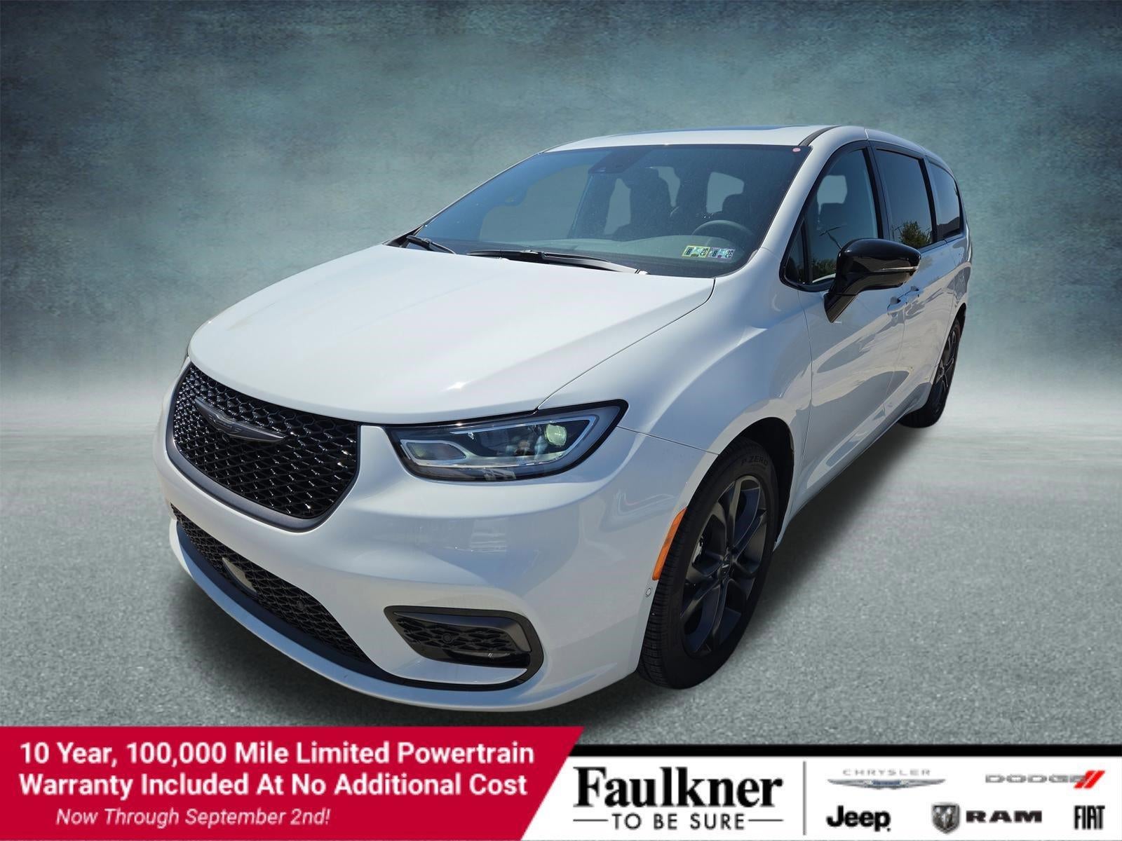 2026 Chrysler Pacifica Select's photo
