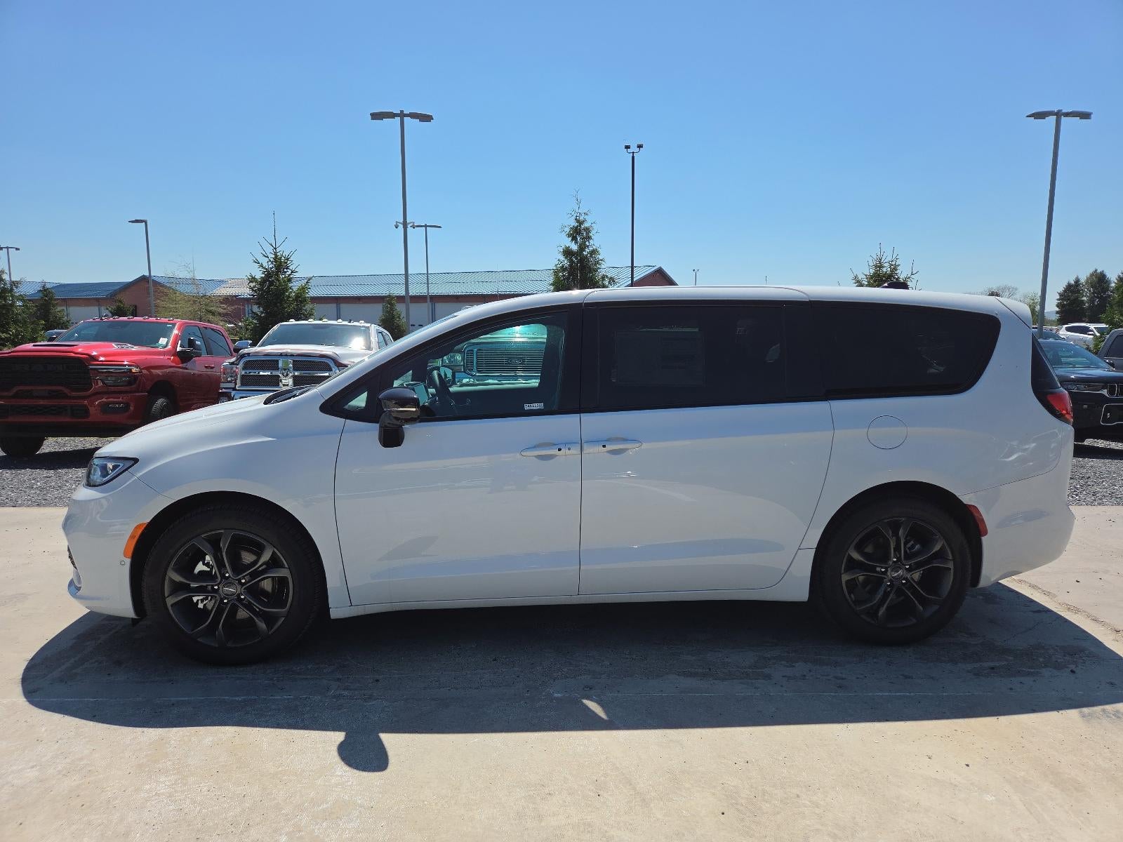 2026 Chrysler Pacifica Select FWD