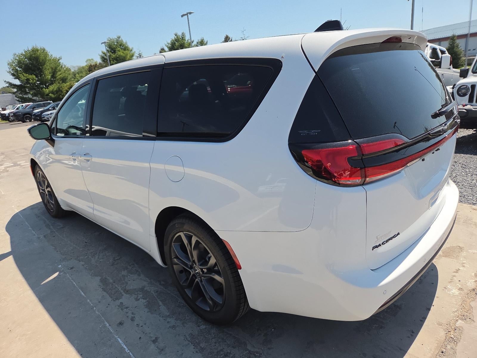 2026 Chrysler Pacifica Select FWD