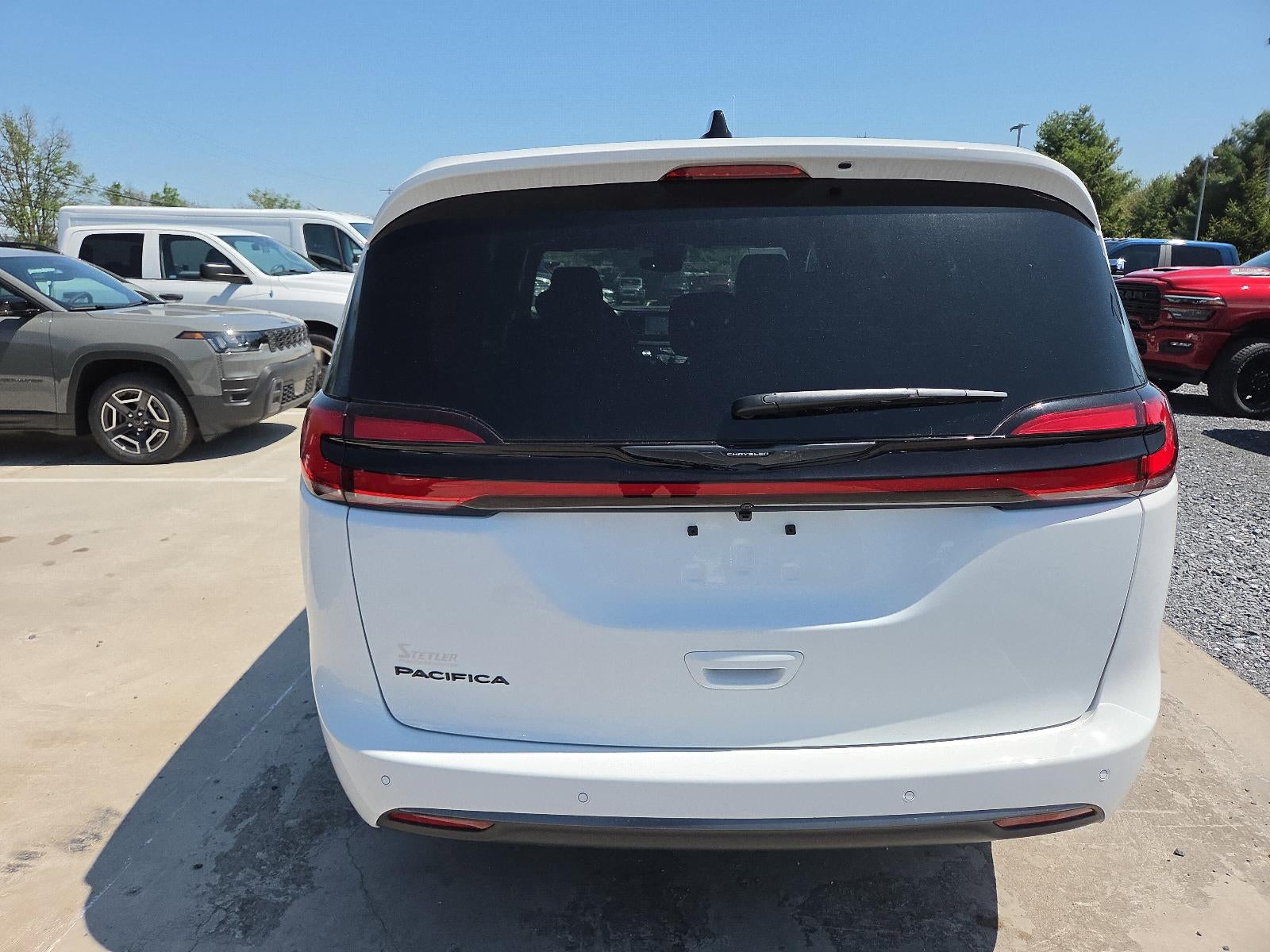 2026 Chrysler Pacifica Select FWD