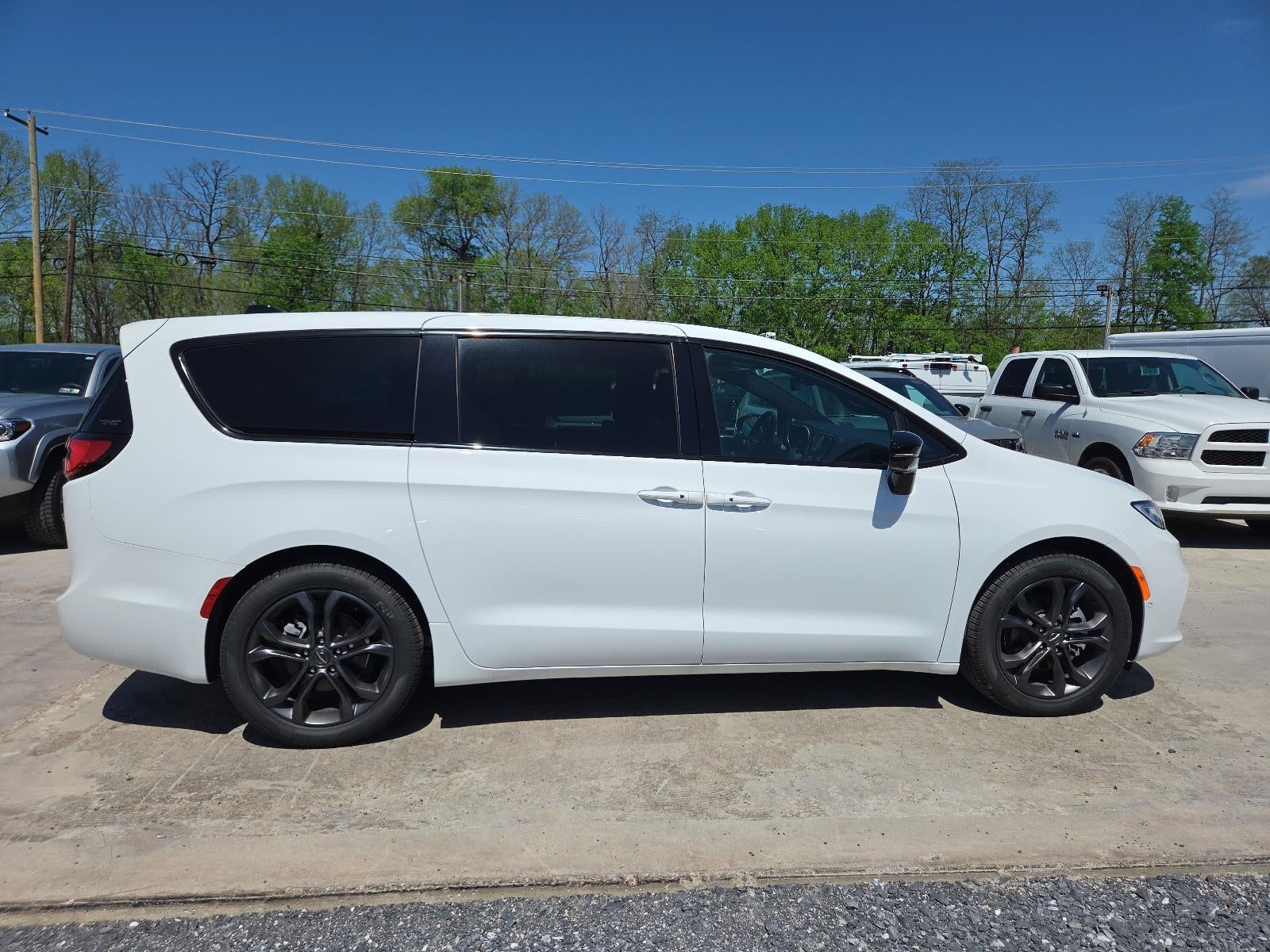 2026 Chrysler Pacifica Select FWD