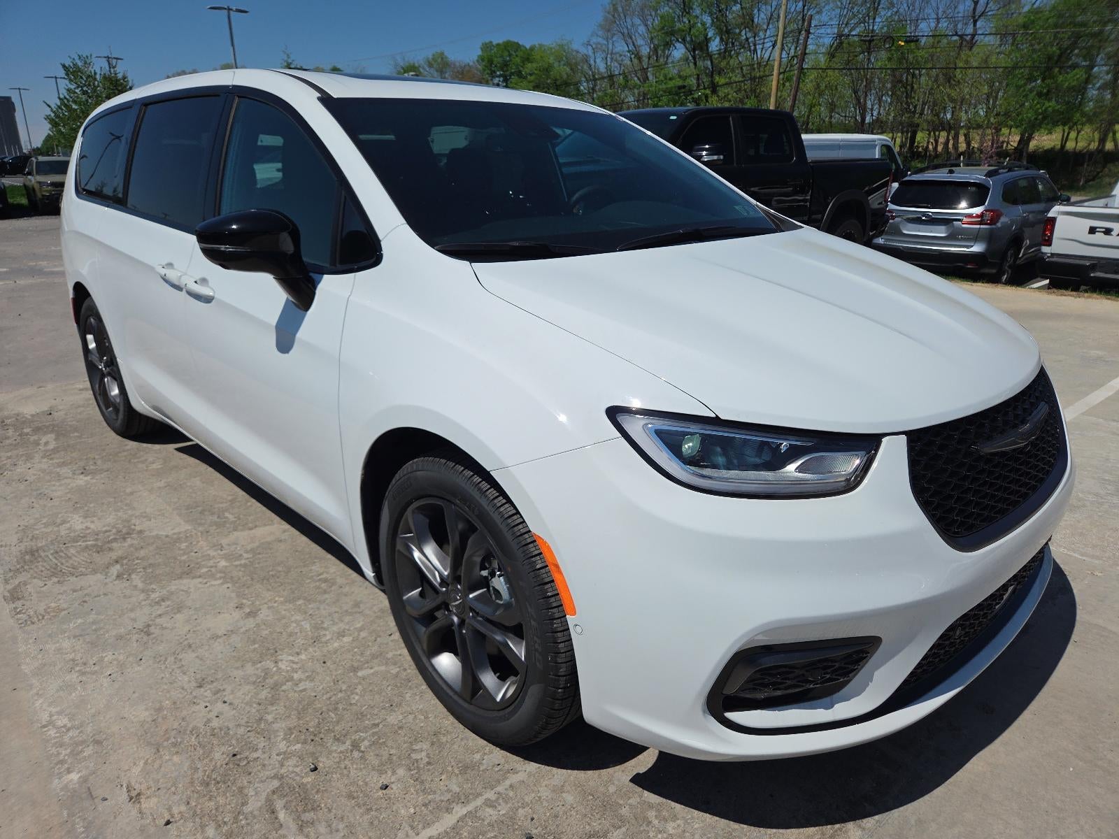 2026 Chrysler Pacifica Select FWD
