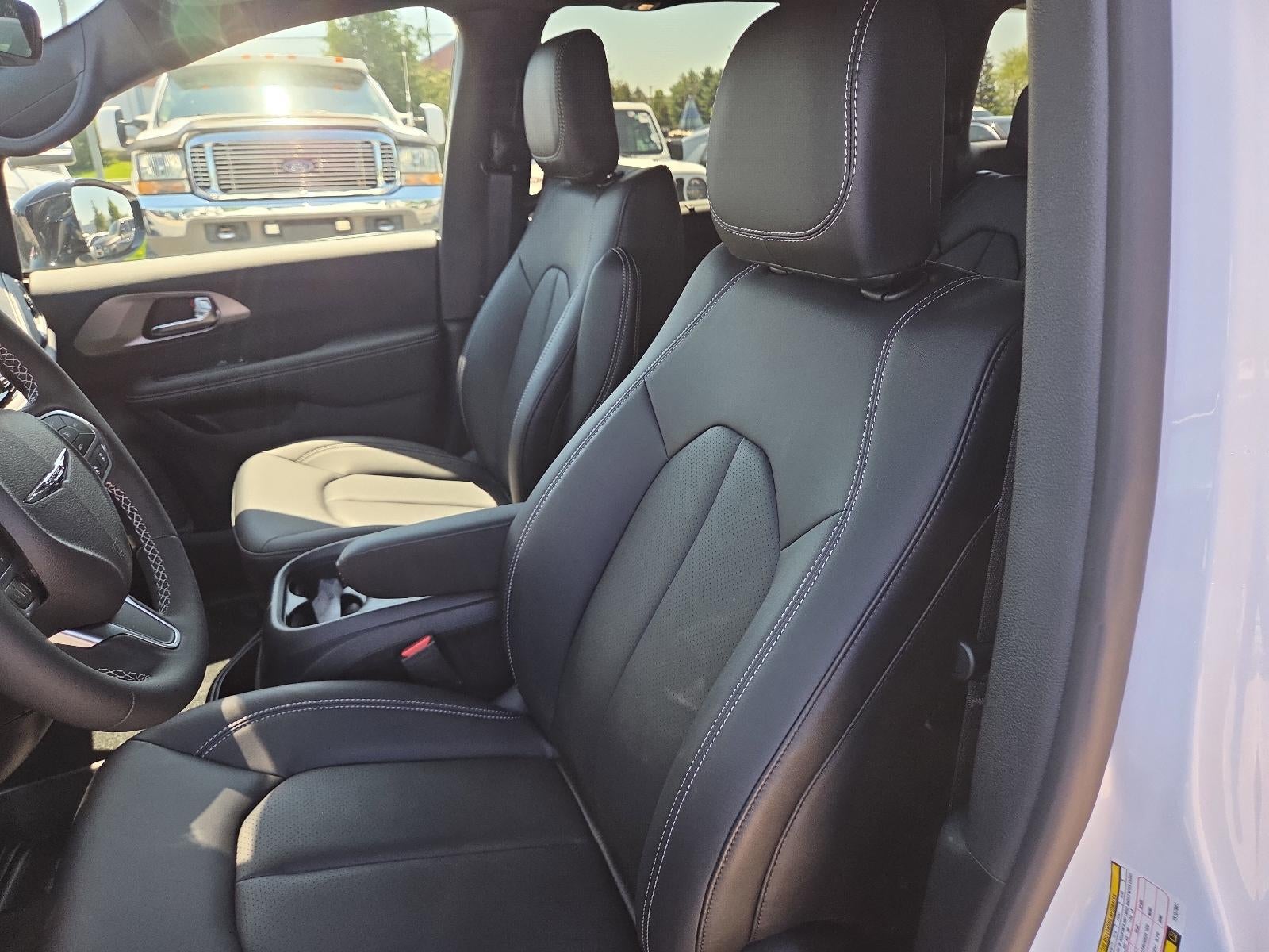 2026 Chrysler Pacifica Select FWD