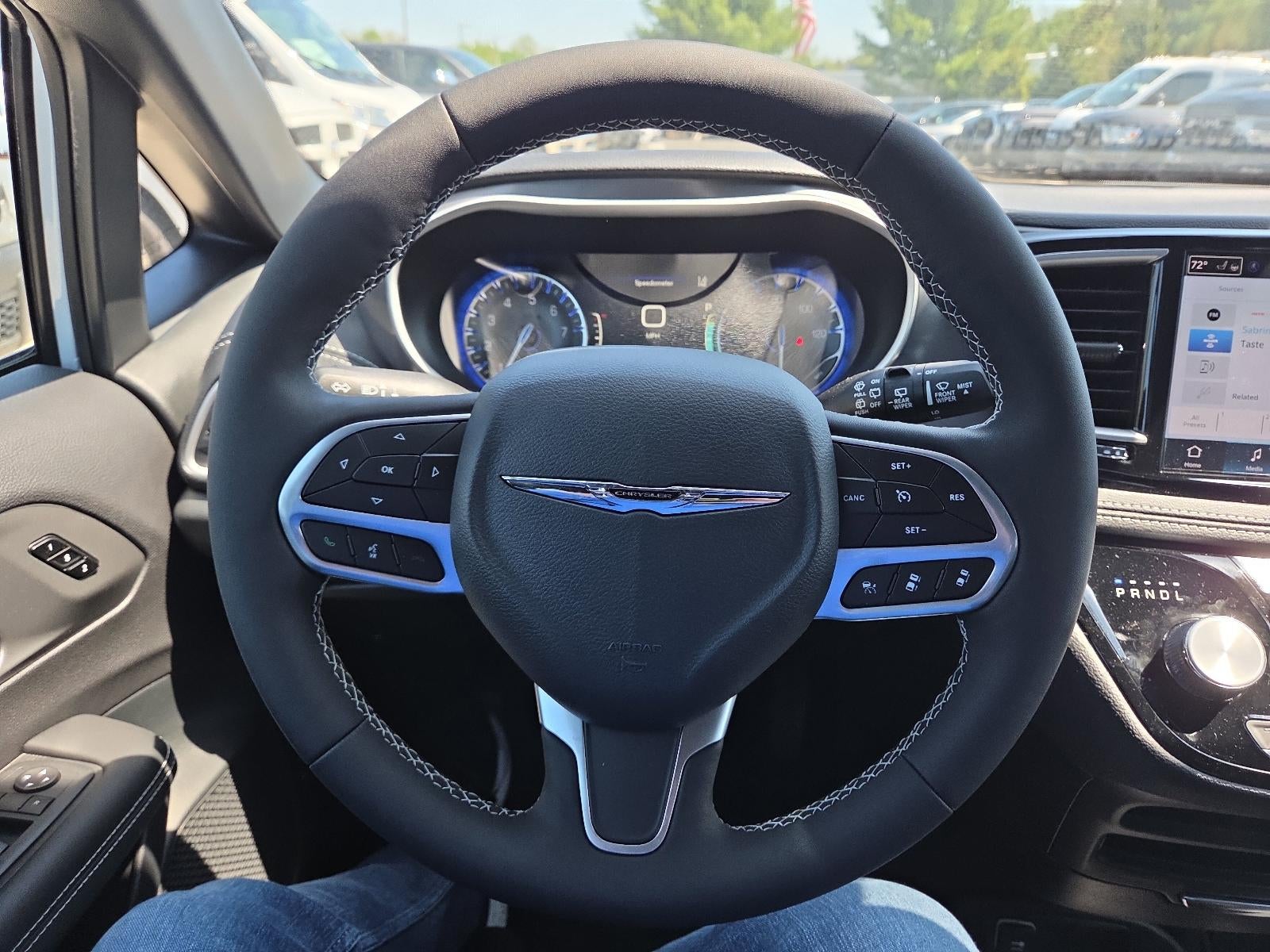 2026 Chrysler Pacifica Select FWD